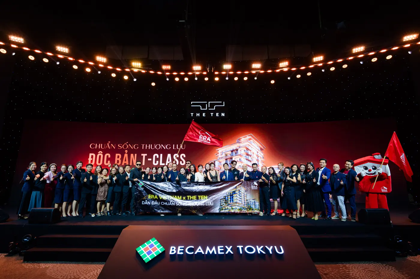 Toàn cảnh hội trường lễ kick-off